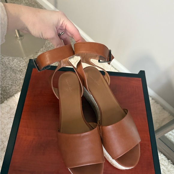 Universal Thread Tan Wedge Sandals - Picture 7 of 7